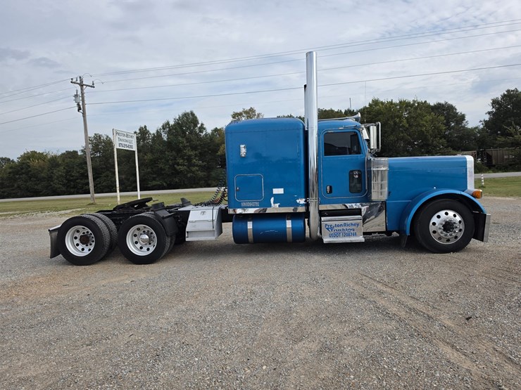 2005-peterbilt-379-image-21