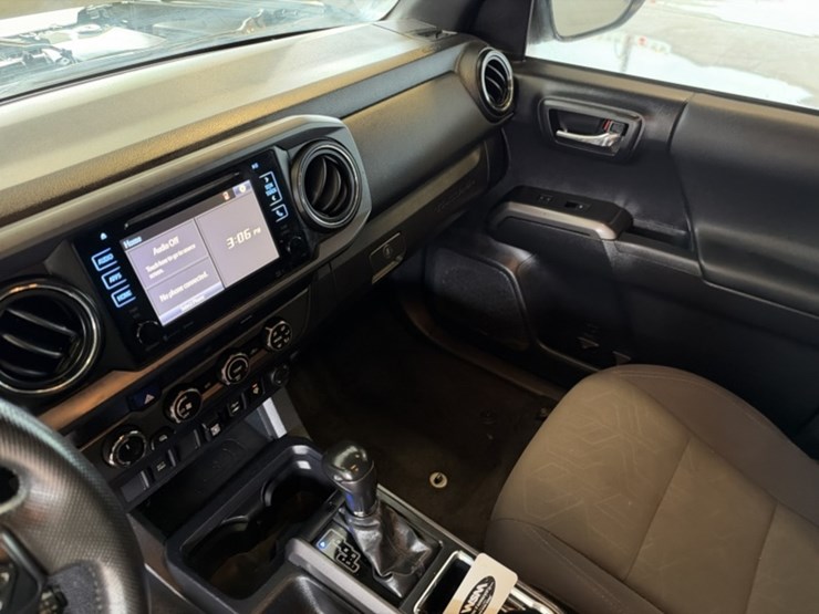 2019-toyota-tacoma-image-23