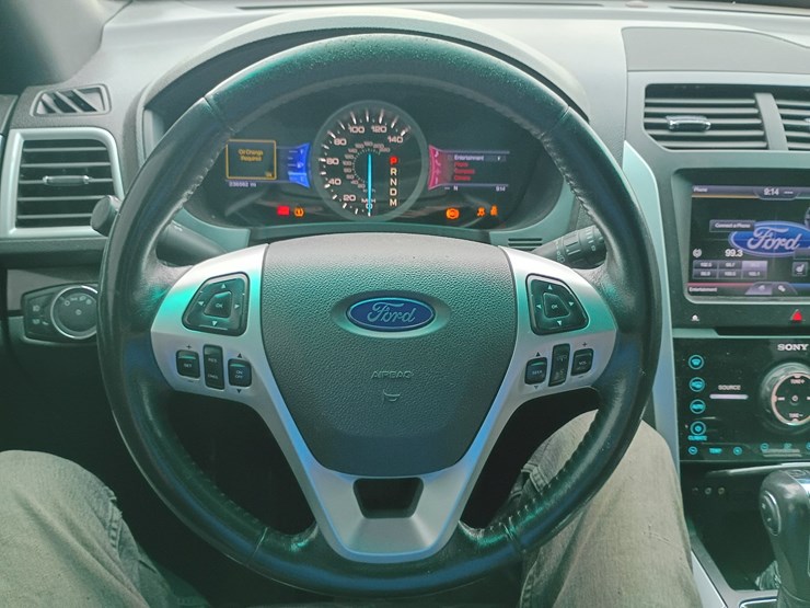 2013-ford-explorer-image-42