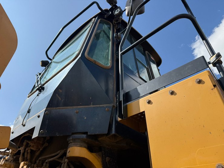 2017-caterpillar-988k-image-38