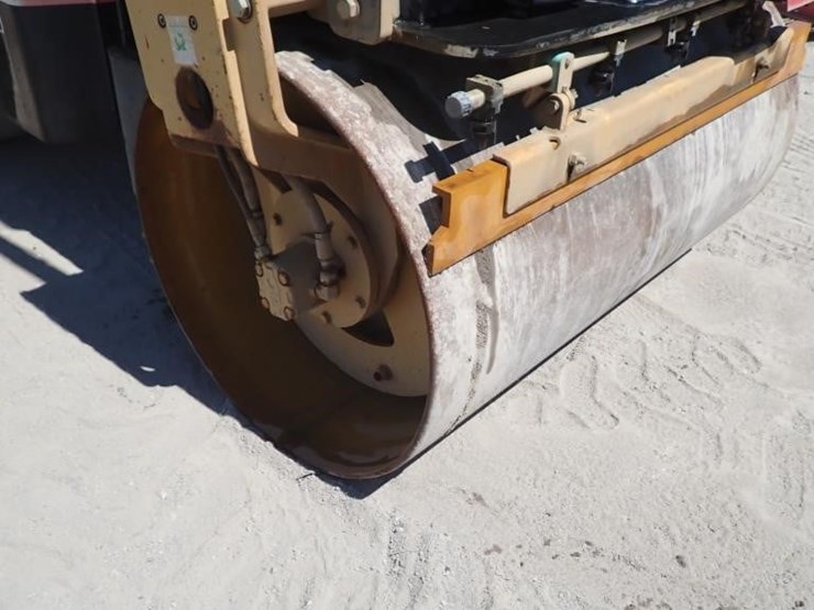 2002-caterpillar-cb-224d-image-9