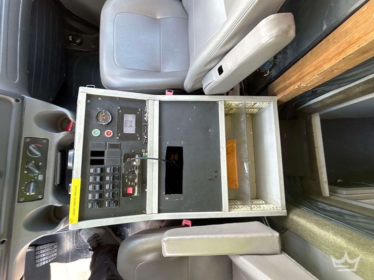 2015-freightliner-m2-106-image-18