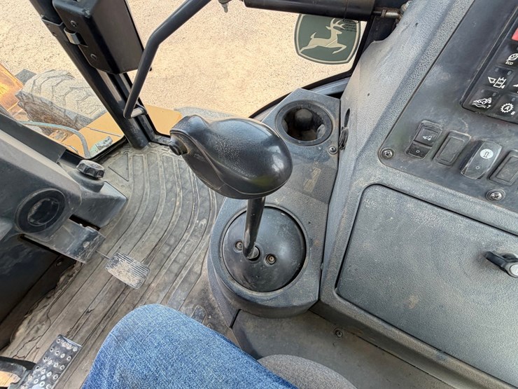 2016-deere-410l-image-70