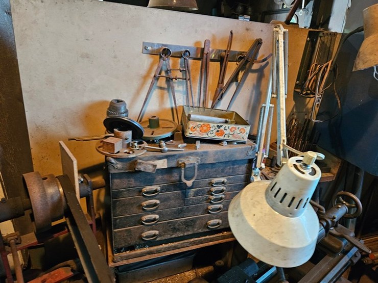 #8709-•-antique-lathe-image-16