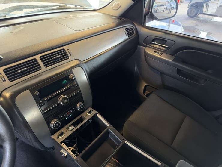 2014-chevrolet-tahoe-image-21