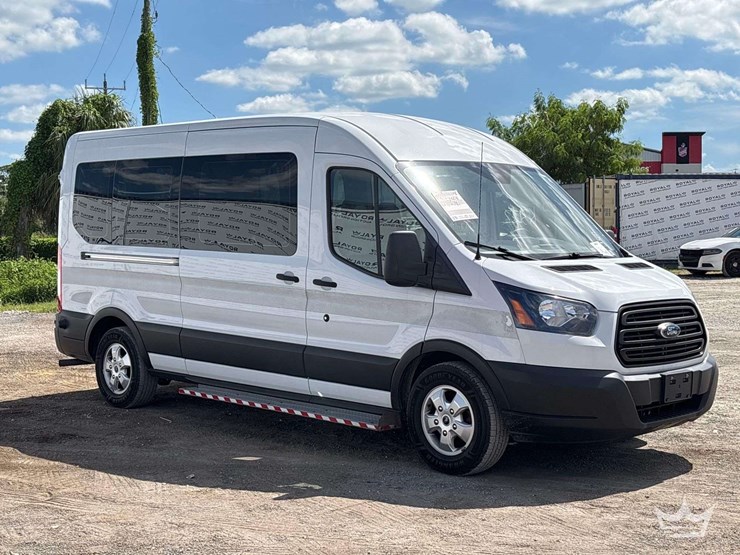 2019-ford-transit-image-2