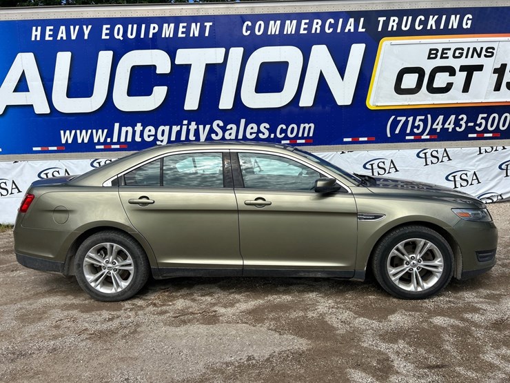 #2644-•-2013-ford-taurus-sedan-image-6