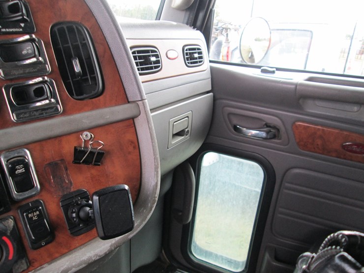 2006-peterbilt-379-image-36