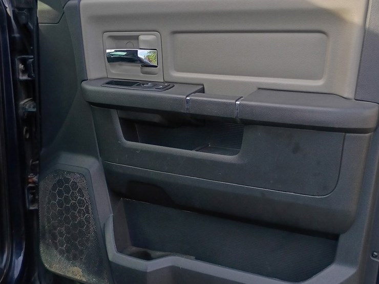 2012-dodge-3500-image-6