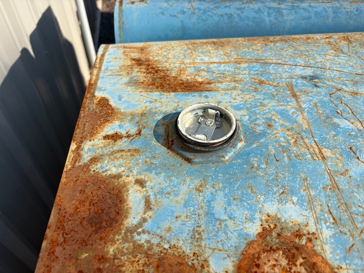 #2933-•-(2)-oil-containers,-(1)-hydraulic-container-w/-stand-image-10