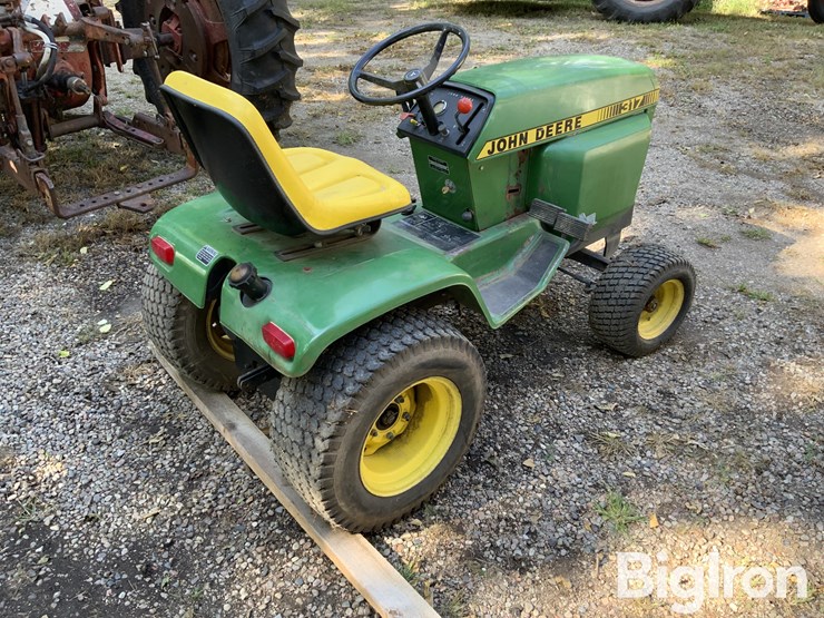 john-deere-317-image-5