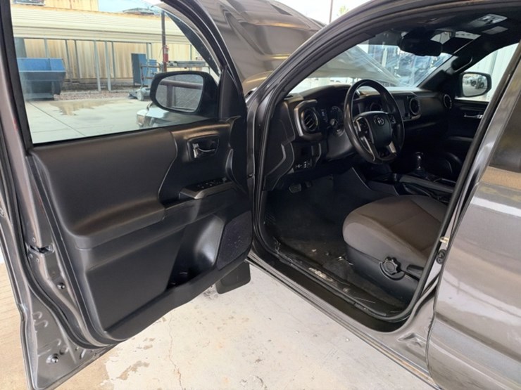 2019-toyota-tacoma-image-28