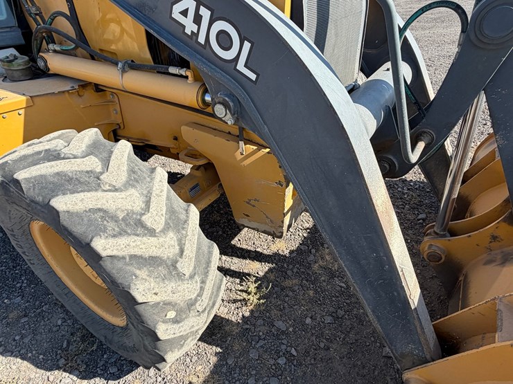 2017-deere-410l-image-21