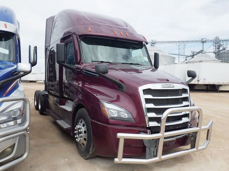 2021-freightliner-cascadia-126-image-1