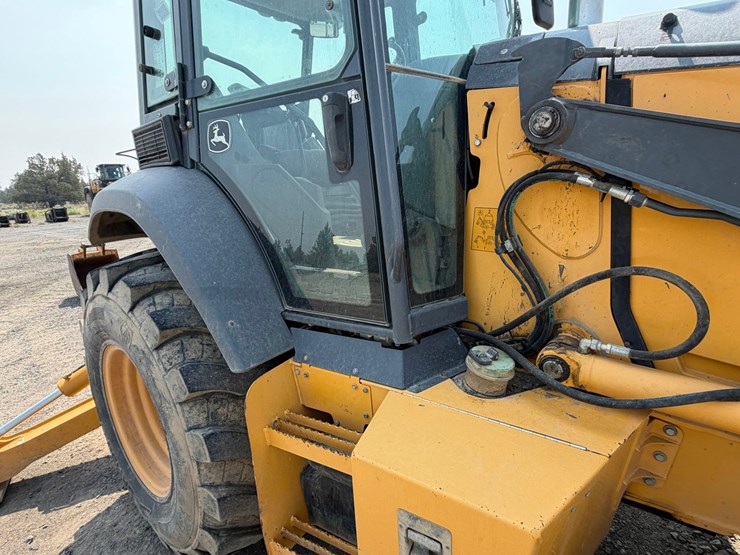 2016-deere-410l-image-24