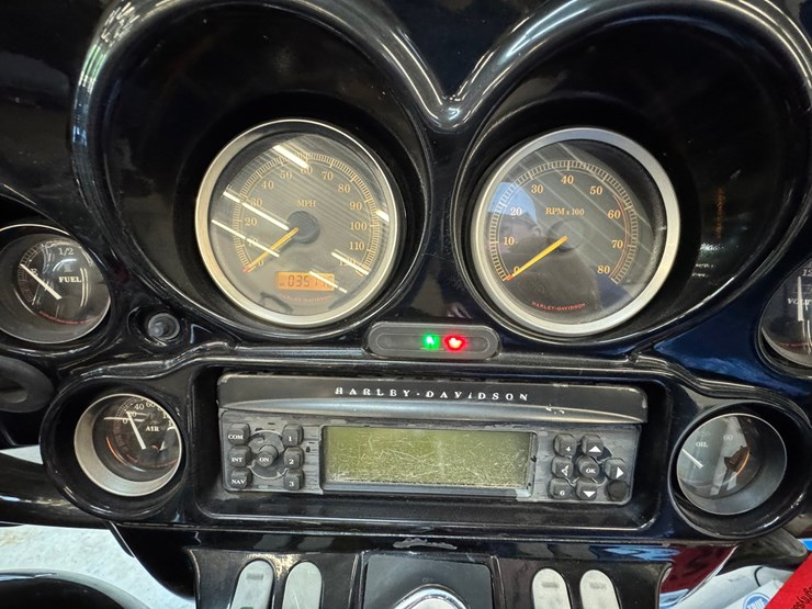 #1922-•-2011-harley-davidson-electra-glide-classic-motorcycle-image-13