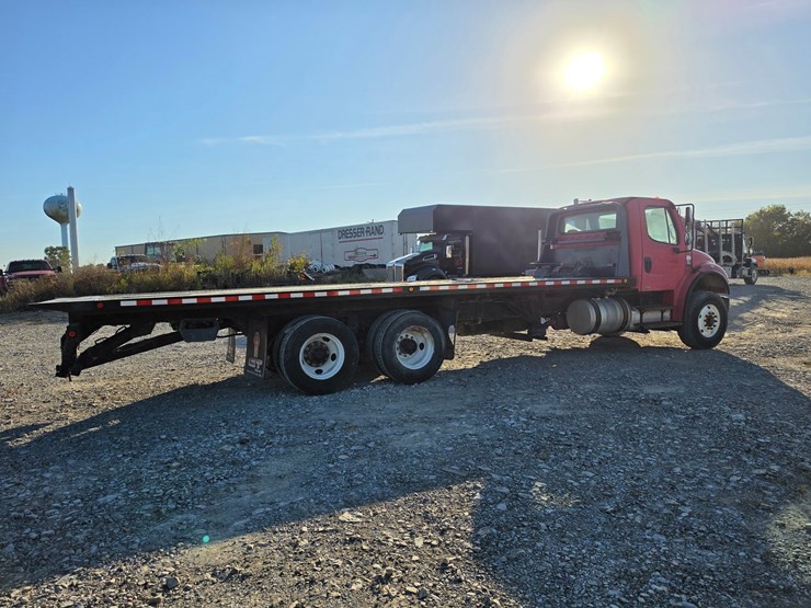2006-freightliner-m2-106-image-15