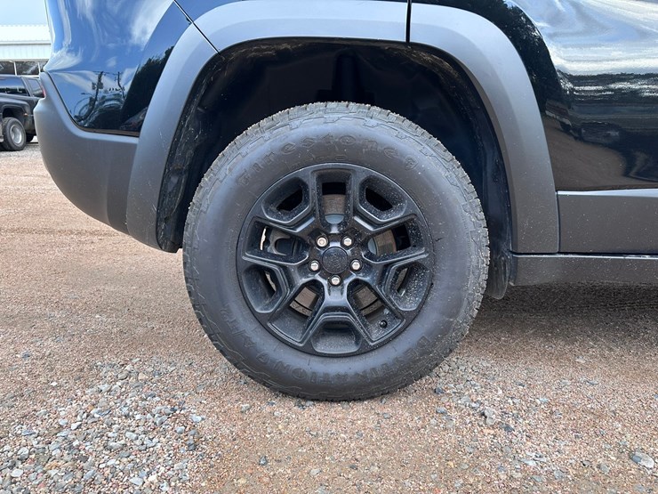 2019-jeep-cherokee-image-31