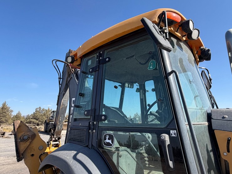 2017-deere-410l-image-25