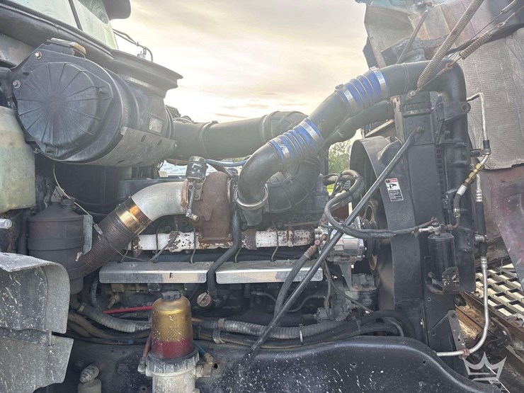 2002-mack-cl713-image-13