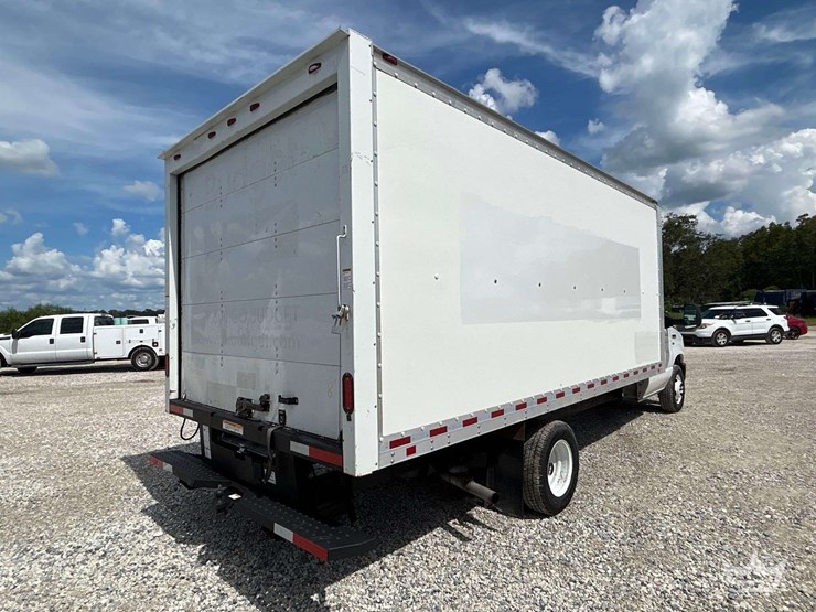 2019-ford-e350-image-3