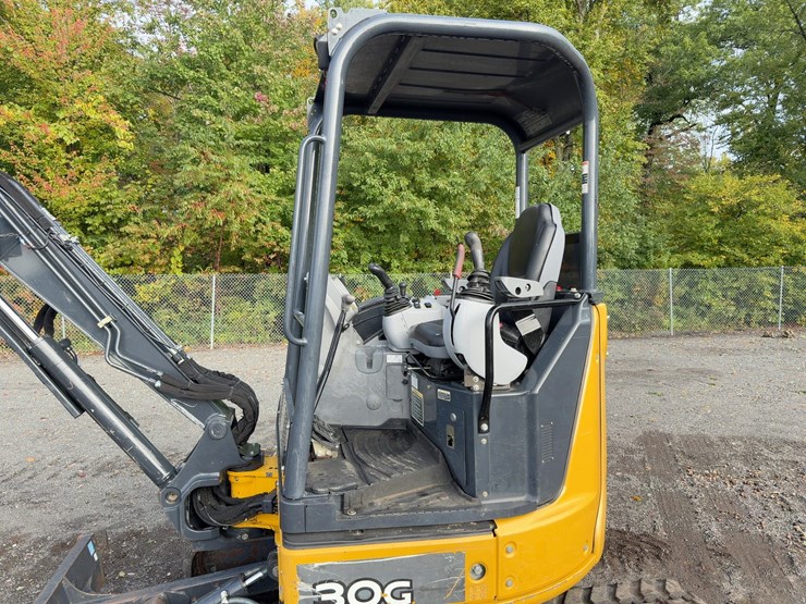 2020-deere-30g-image-28