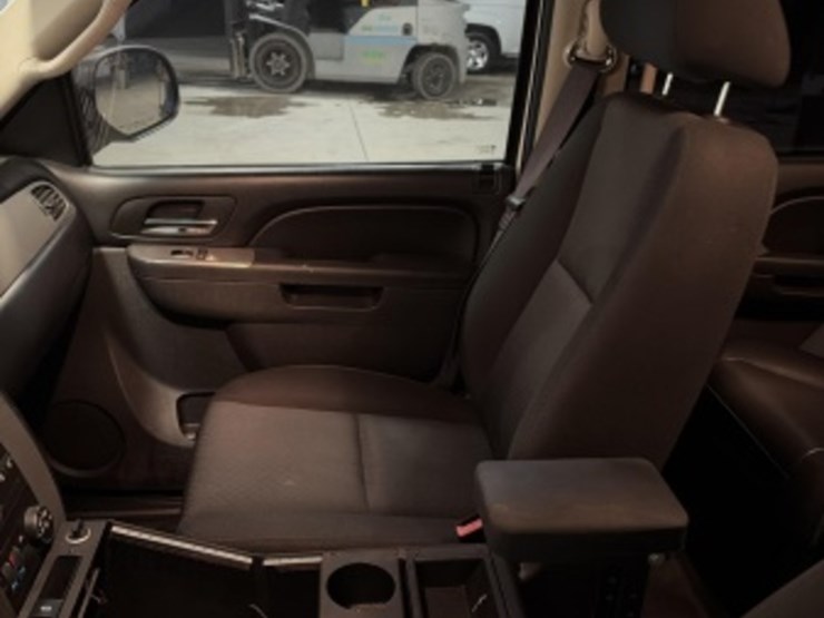 2014-chevrolet-tahoe-image-21