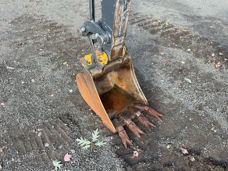 2021-deere-35g-image-12