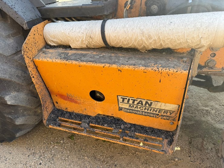 #2486-•-2015-case-570nep-skip-loader-image-48