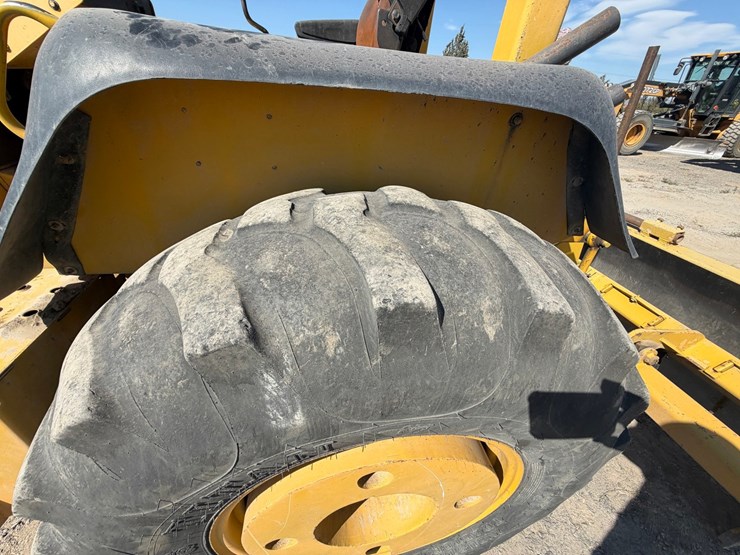 2007-deere-210le-image-45