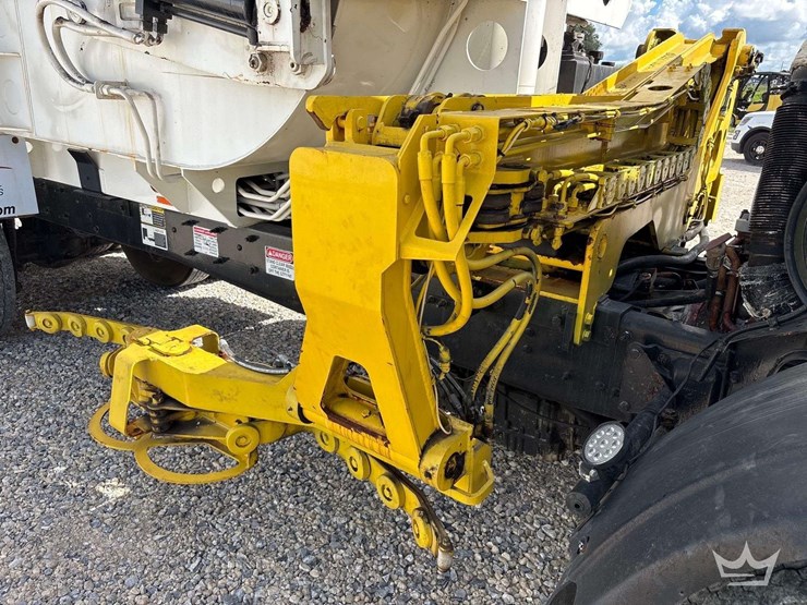 2017-mack-lr-scorpion-31yd.-side-loader-garbage-truck-image-12