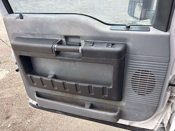 2012-ford-f550-image-10