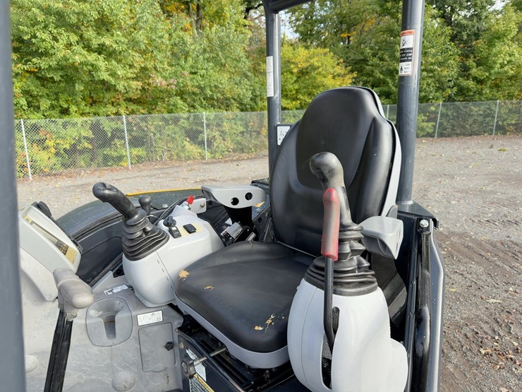 2020-deere-30g-image-29
