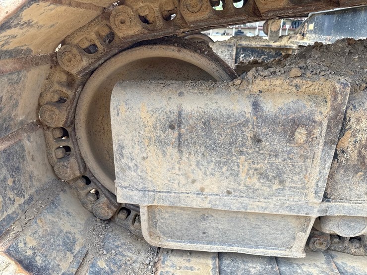 2019-caterpillar-352f-image-106
