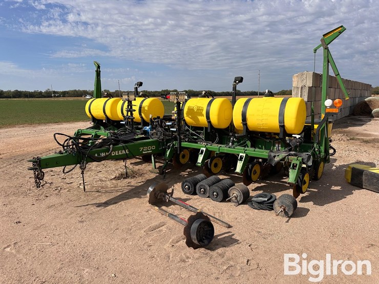 john-deere-7200-image-1