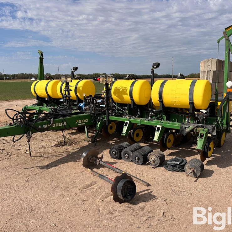 JOHN DEERE 7200