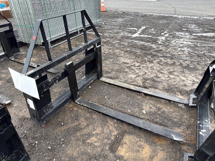#6010-•-48"-skid-steer-pallet-forks-image-1