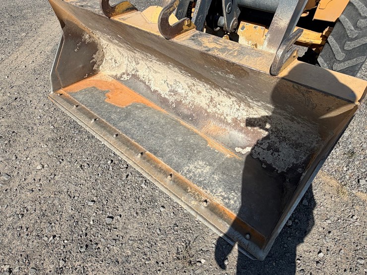 2017-deere-410l-image-14