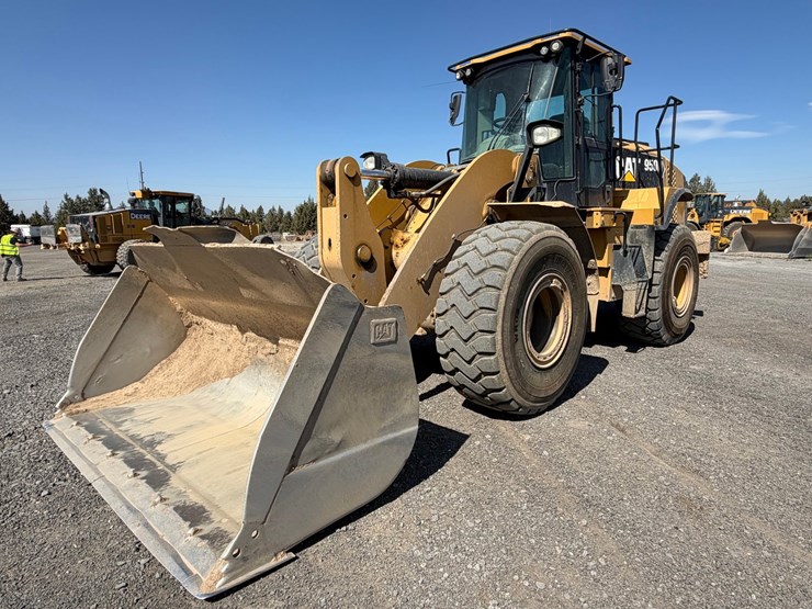 2015-caterpillar-950m-image-1