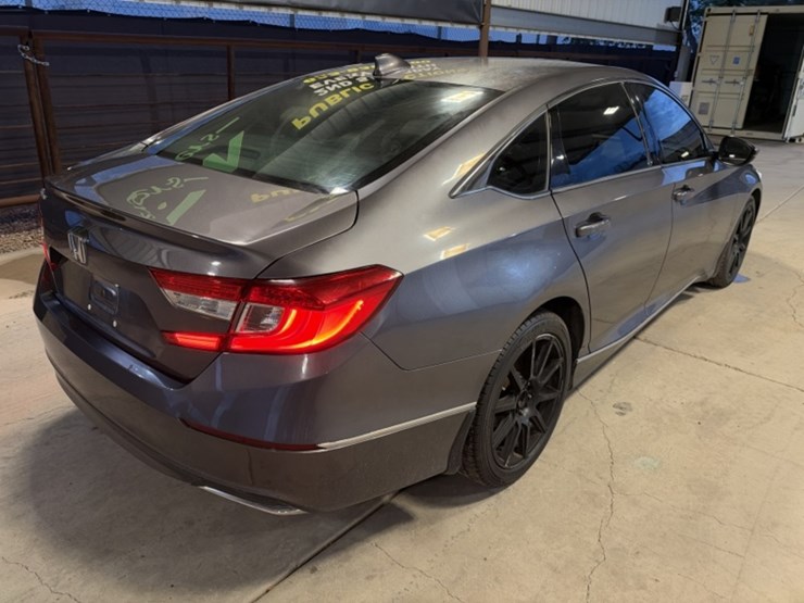 2018-honda-accord-sdn-image-8
