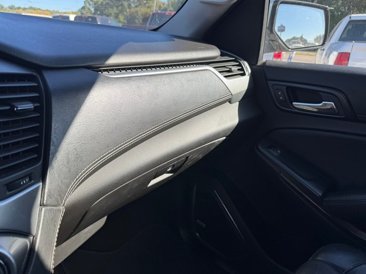 2017-chevrolet-suburban-image-29