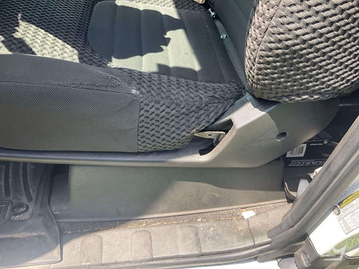 2019-nissan-frontier-image-10
