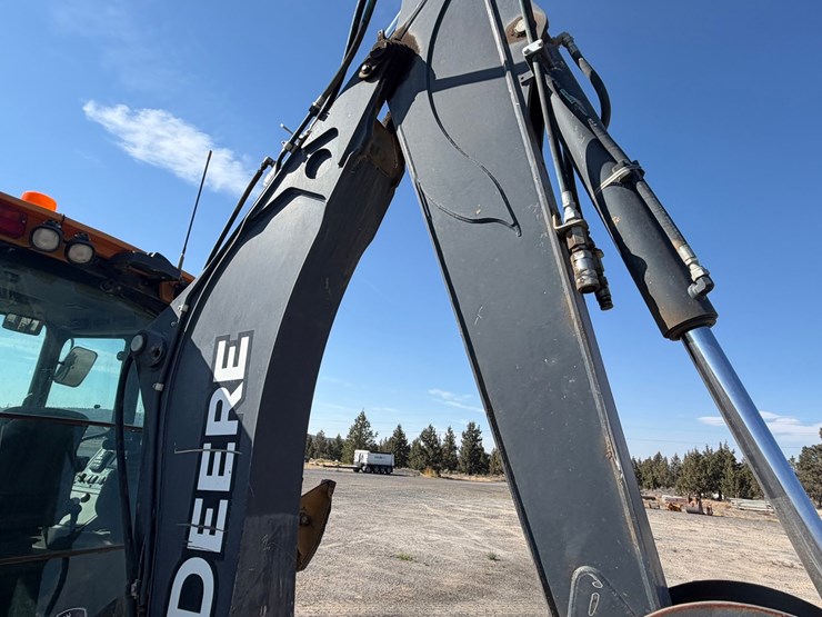 2017-deere-410l-image-43