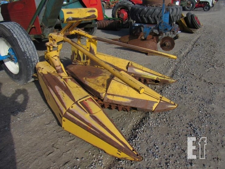 new-holland-824-image-2