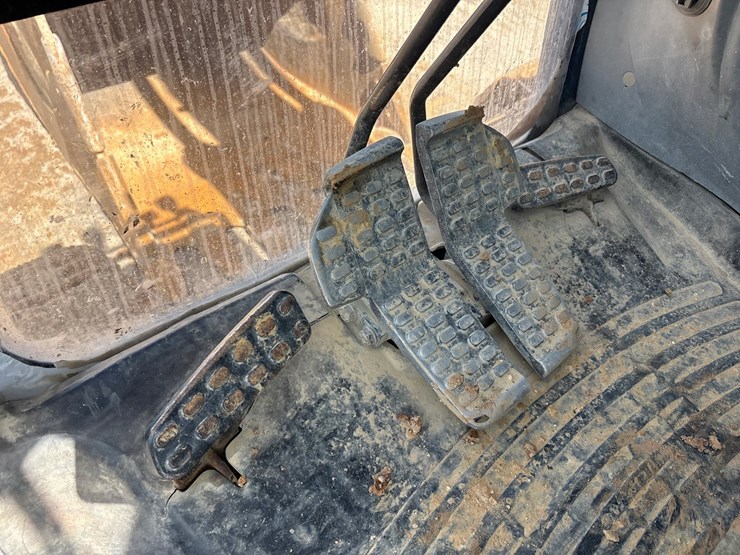 2012-deere-470g-lc-image-81