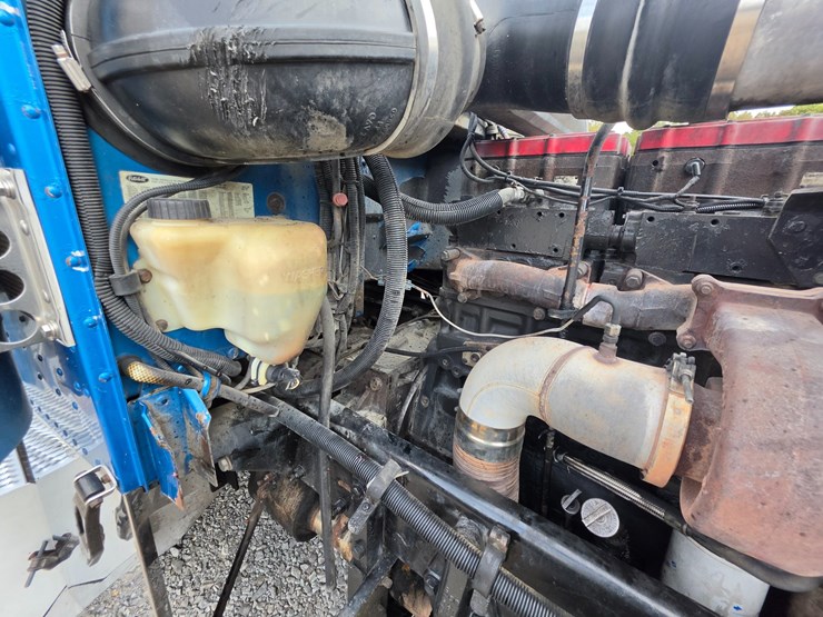 2005-peterbilt-379-image-46