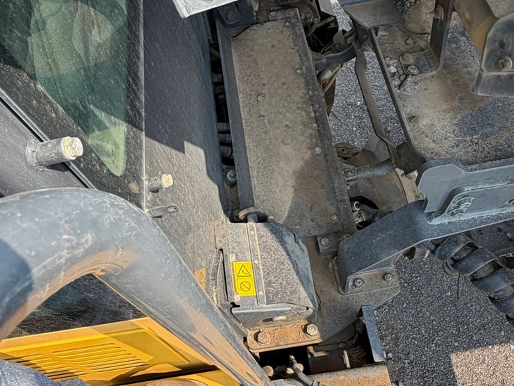 2016-komatsu-hm400-5-image-114