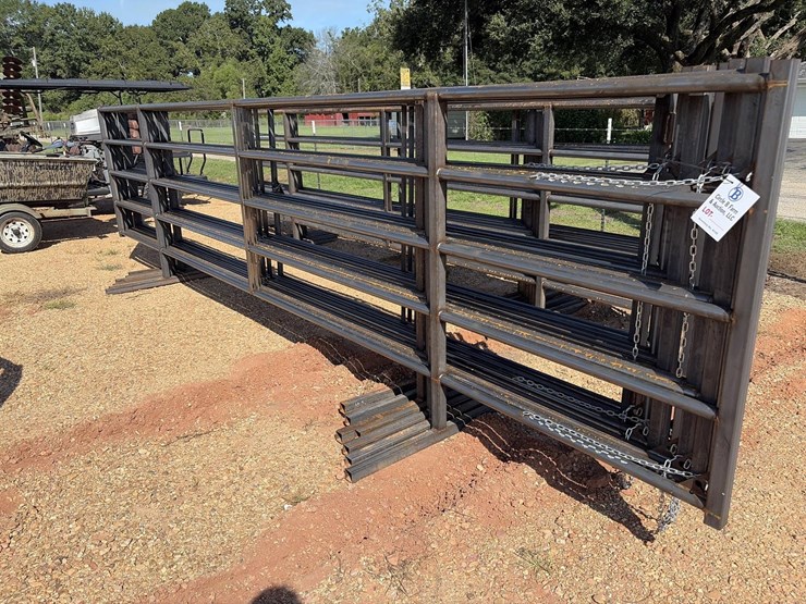 #8723-•-freestanding-20'-square-tubing-panels-image-1