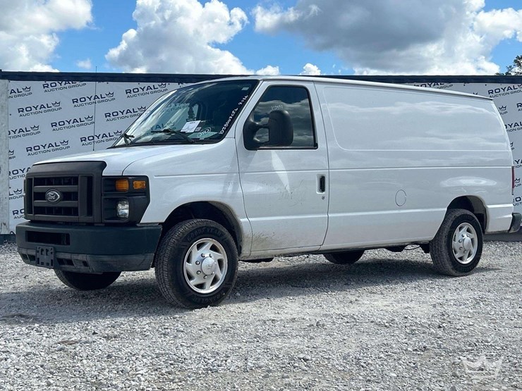 2011-ford-cargo-image-1