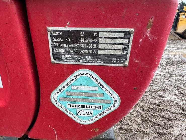 2017-takeuchi-tb230-image-33